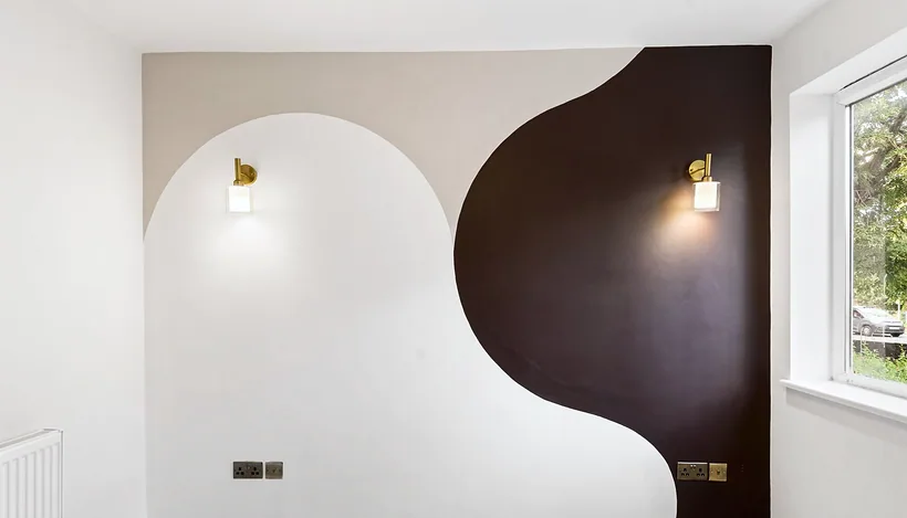 Sculptural dark curved wall mural, HMO refurb, developer photography London